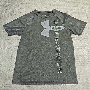 Boys UA shirt